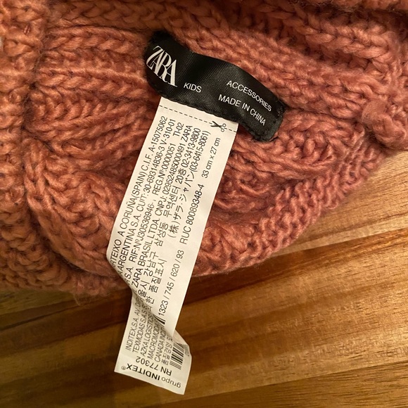 Zara Girl’s Knit Beanie and Infinity Scarf Set in Pink Size: 54cm (10-12) - Picture 6 of 6